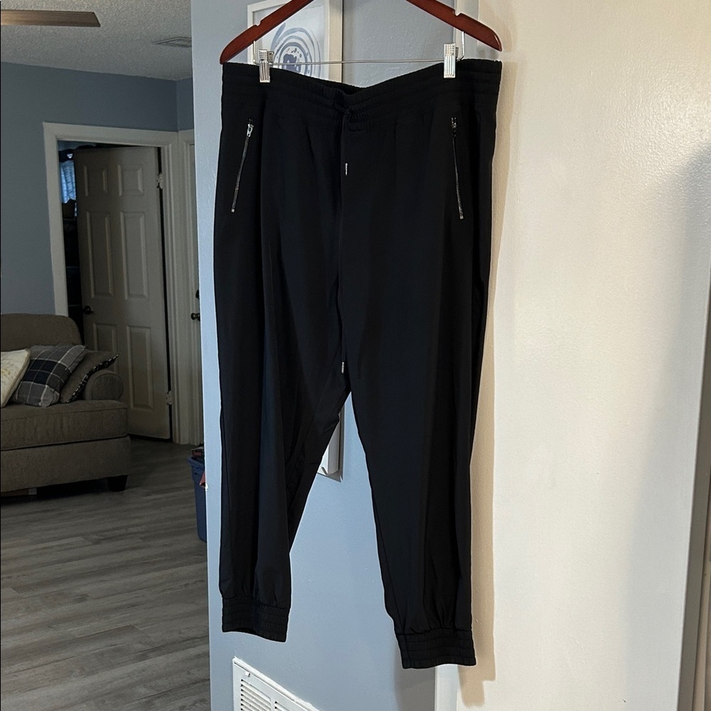 Danskin Women’s Black Elastic Cuff Performance Jogger Pants Size XL Pockets